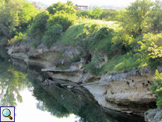 Felsiger Uferabschnitt des Flusses Arda