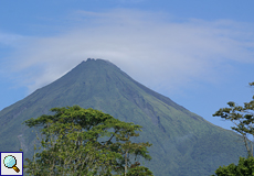 Die östliche, grüne Flanke des Arenal-Vulkans