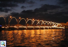 Die Emma-Brücke in Willemstad auf Curaçao