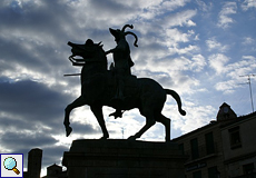 Silhouette der Reiterstatue von Francisco Pizzaro in Trujillo