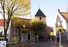 Die Greetsieler Kirche und ihr ehemaliger Glockenturm