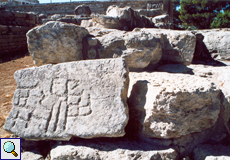 Steinblöcke mit Ritzzeichen in Knossós