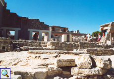 Rekonstruierte Wände und originale Mauerreste in Knossós