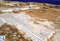 Verfallende Mosaike der Ruine der Kastríou-Basilika in Liménas Chersonísou