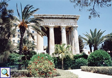Tempel in den Lower Barakka Gardens