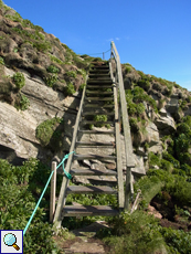 Kleine Steigungen können mancherorts mit Hilfe von Treppen erklommen werden