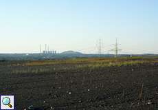 Blick auf das Kraftwerk und die Halde Scholven in Gladbeck