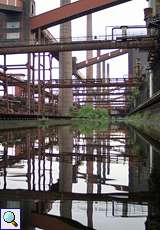 Reflexionen im Löschbecken der Kokerei Zollverein