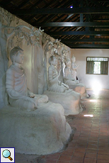 Weiße Meditationshalle in der Panchakapaduwa-Tempelanlage