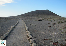 Wanderweg im Naturschutzgebiet mit Blick auf die Montaña Roja