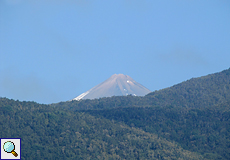 Von Wanderweg aus ist in der Ferne der Teide-Gipfel zu sehen